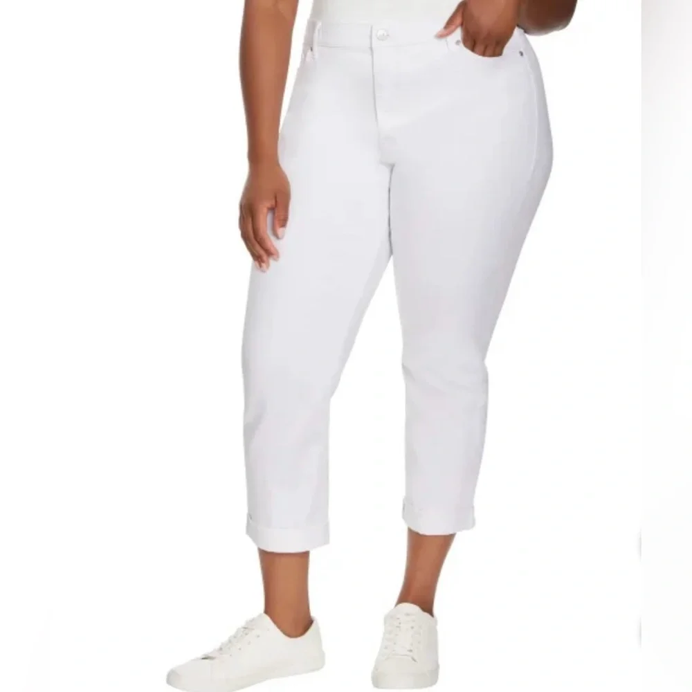 Gloria Vanderbilt Ladies' Cuffed Boyfriend Jean, Size10, Inseam 26 - Picture 4 of 11